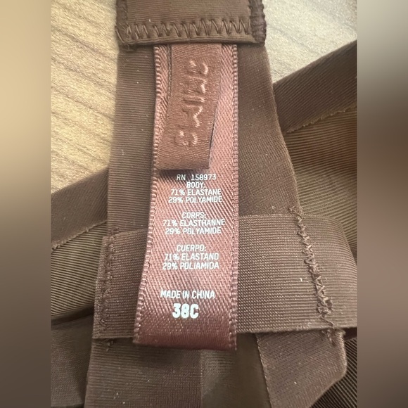 SKIMS Naked Underwire Plunge Bra Size 38C Smokey Quartz BR-UWR-0090 Balconette - Picture 3 of 10